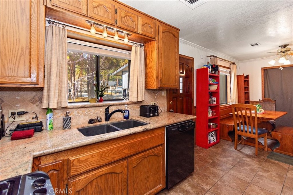 332 W Meadow Property Photo 8