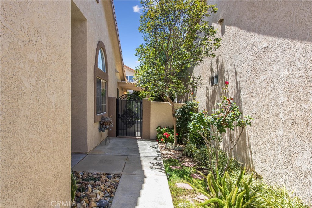 6058 Inverness Property Photo 3