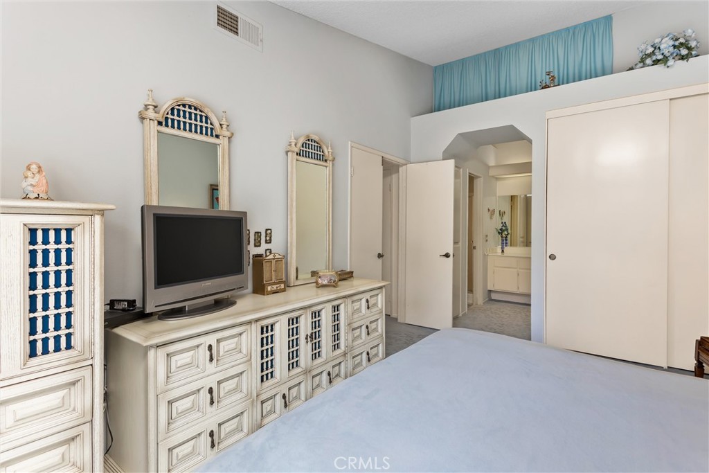 6058 Inverness Property Photo 15