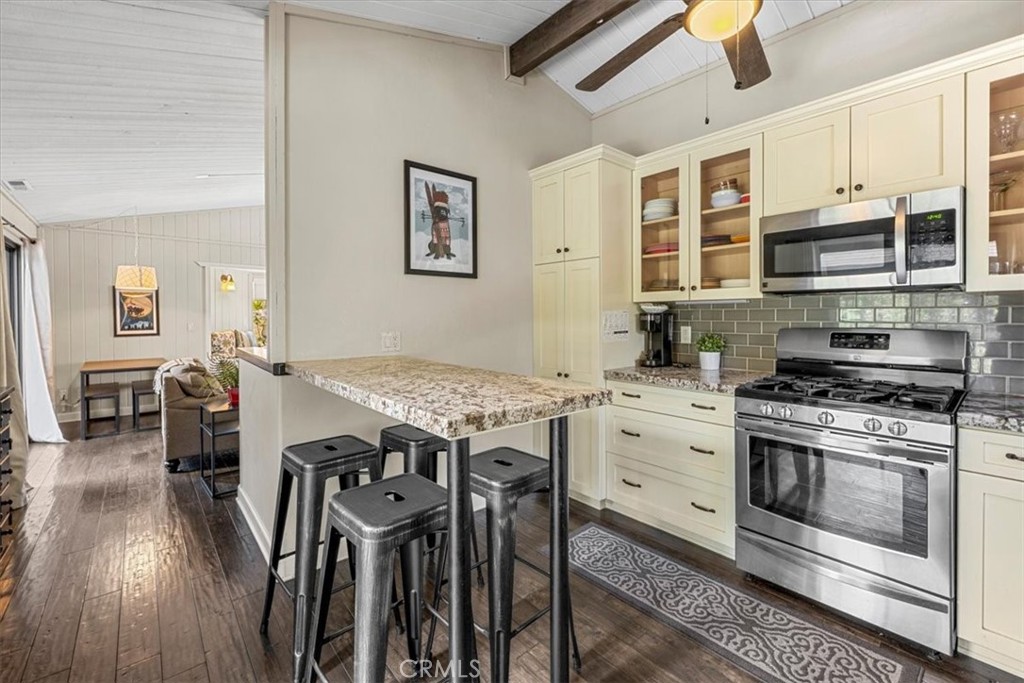 42944 Monterey Property Photo 10