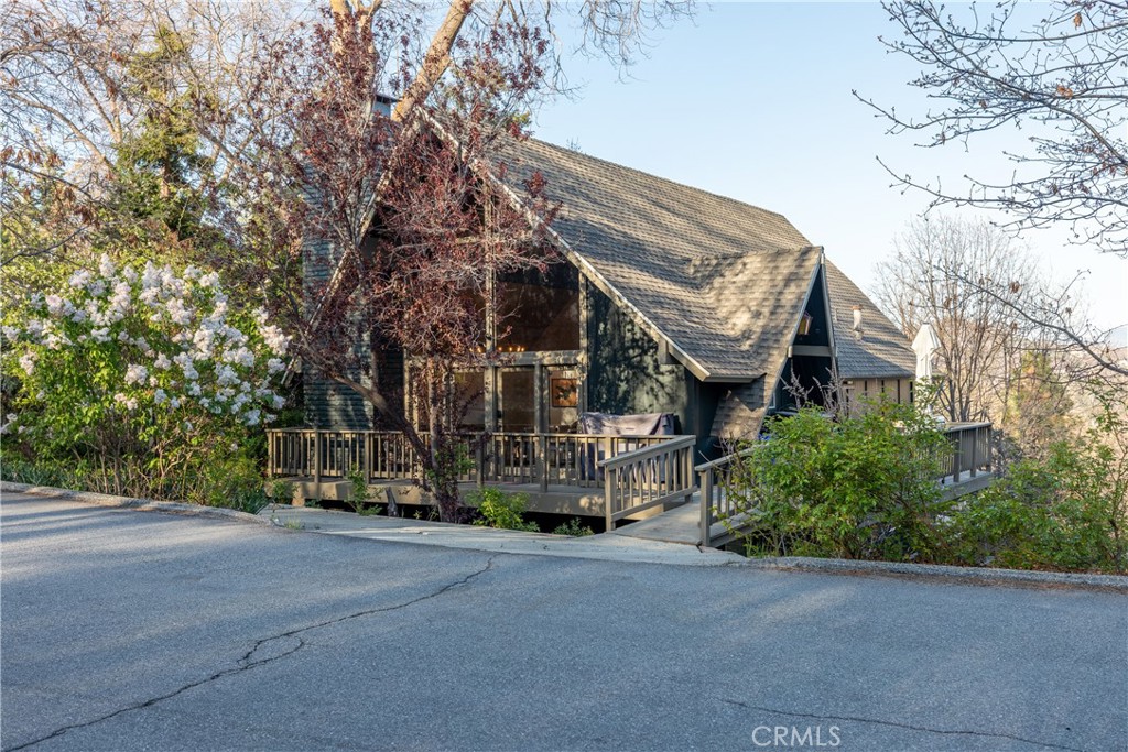1145 Voltaire Property Photo 1