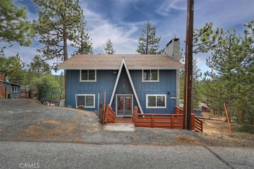 490 Vista Property Photo 3