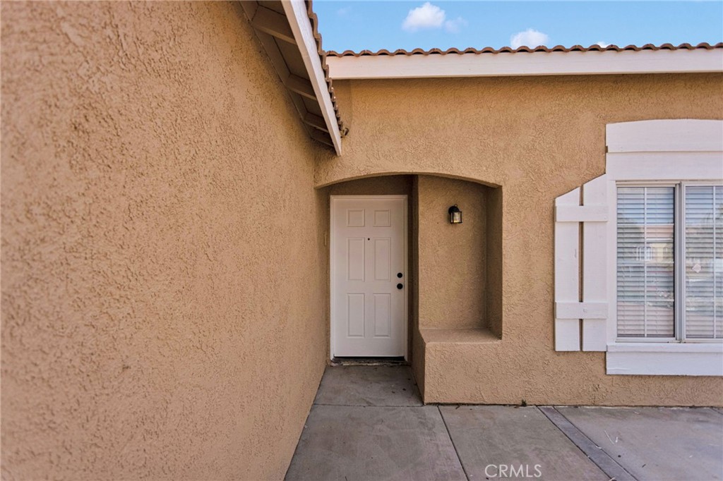 15036 Milford Property Photo 4