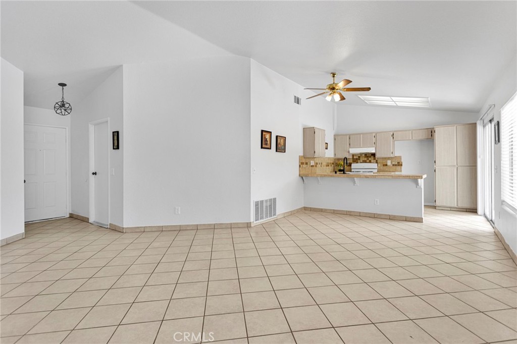 15036 Milford Property Photo 8