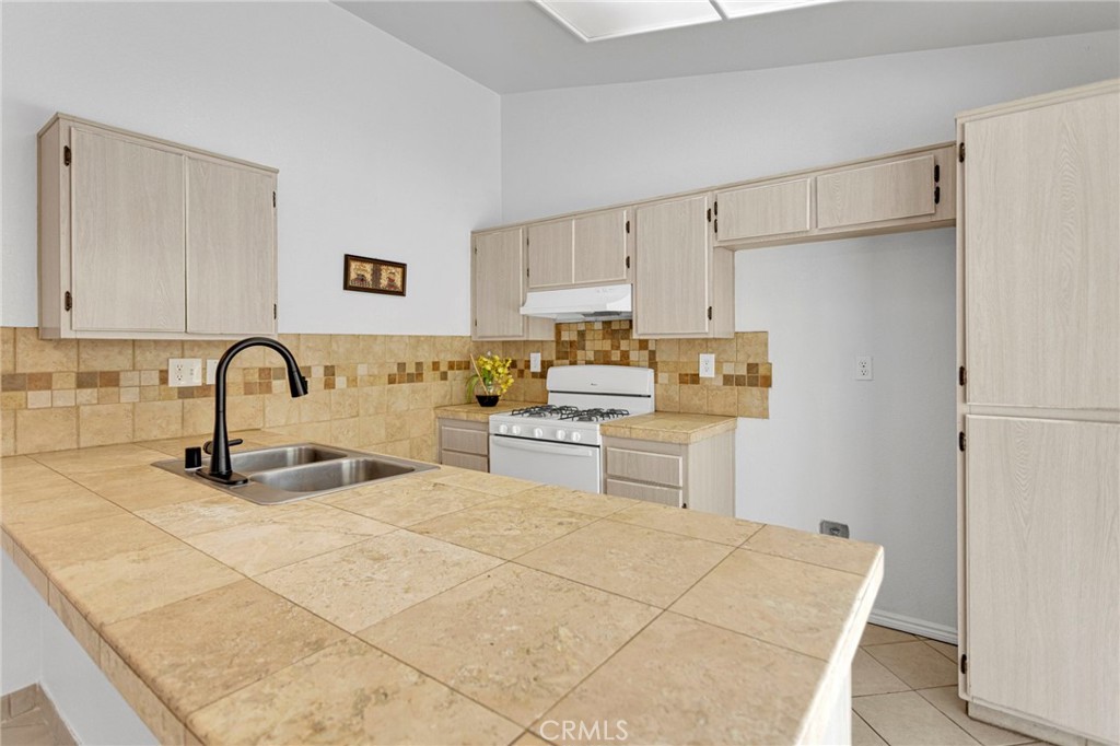 15036 Milford Property Photo 14