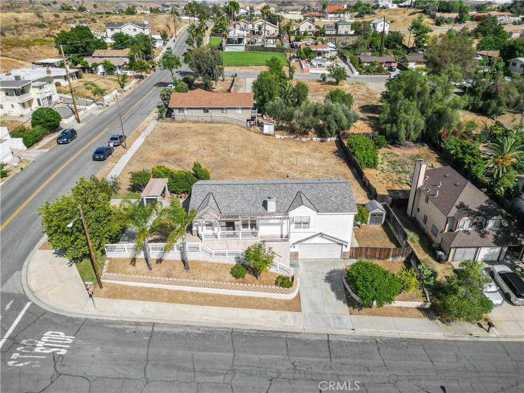 1212 W Pottery Property Photo 3