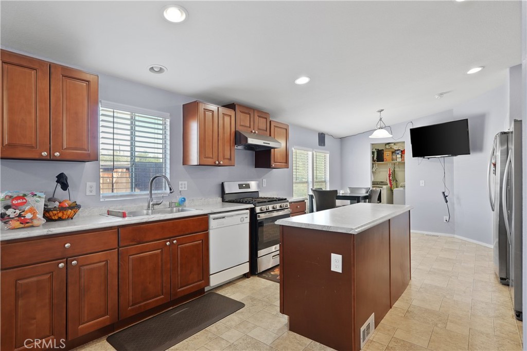 1212 W Pottery Property Photo 5