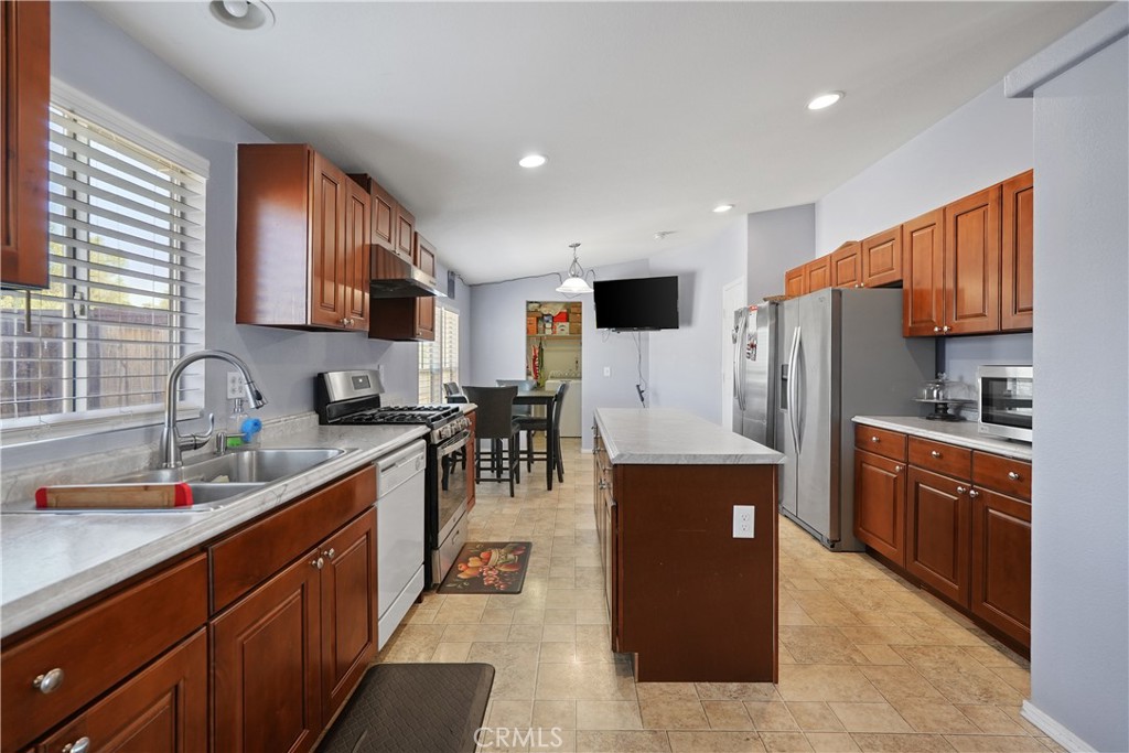 1212 W Pottery Property Photo 6