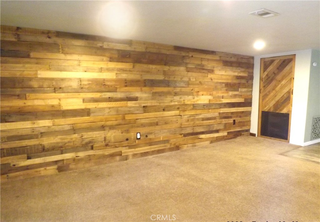 590 Lanes End Property Photo 3