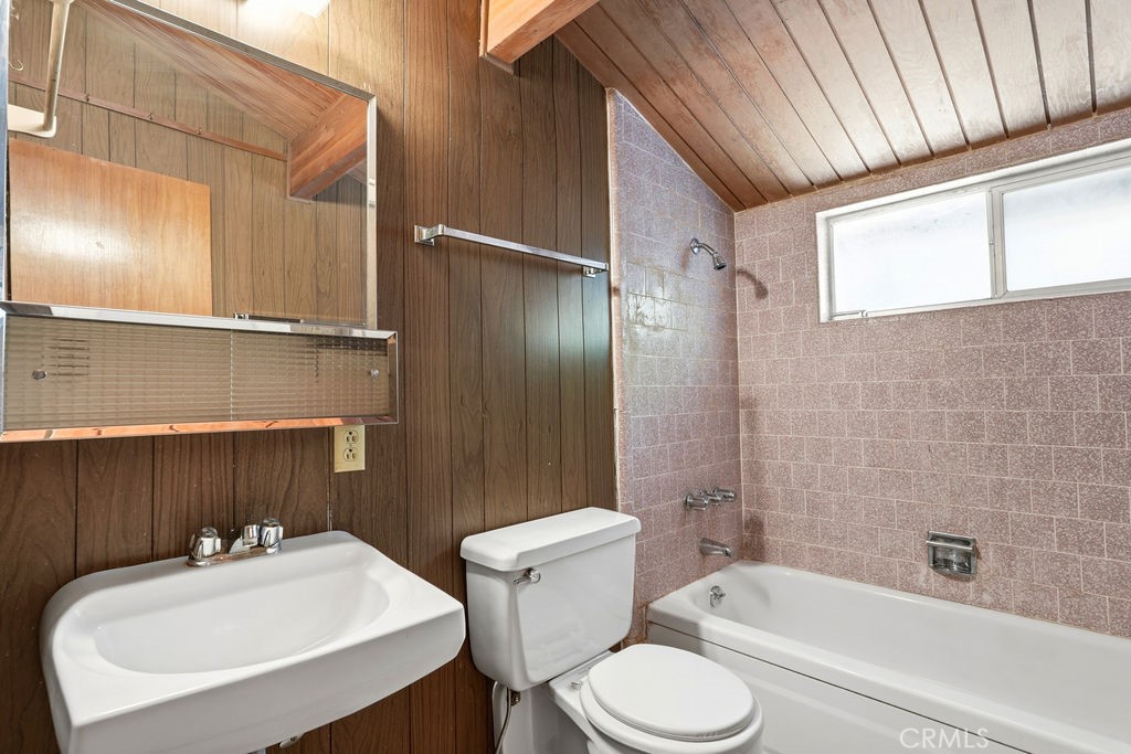 997 Berne Property Photo 22