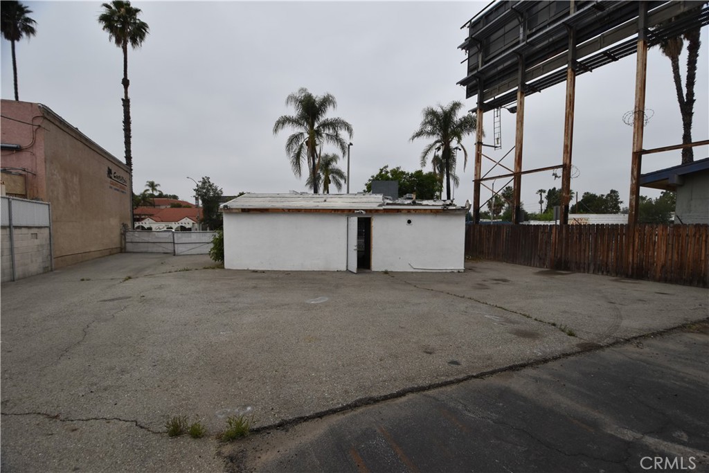 6682 Magnolia Avenue Property Photo 5
