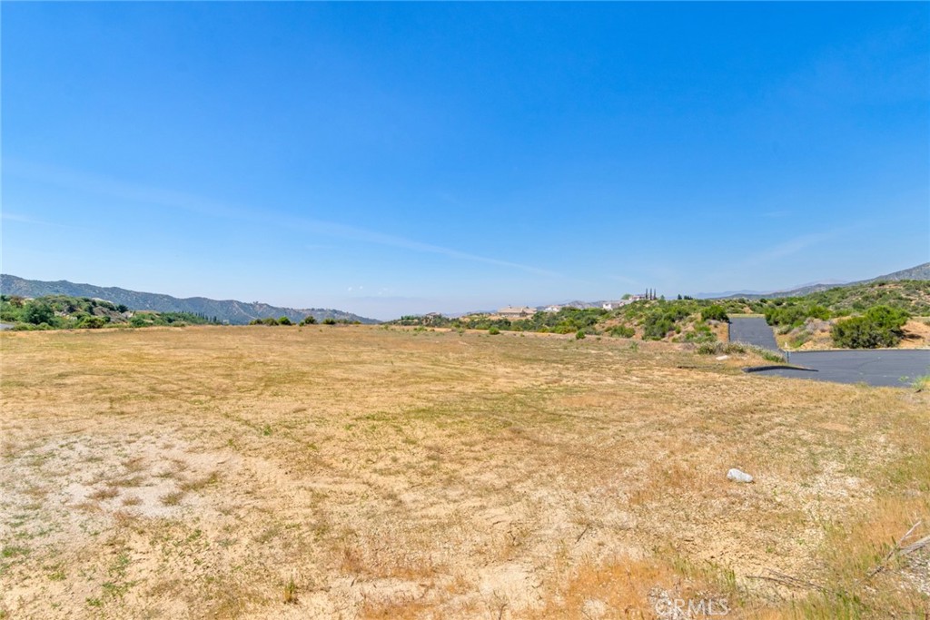 39525 Eastview Court Property Photo 4