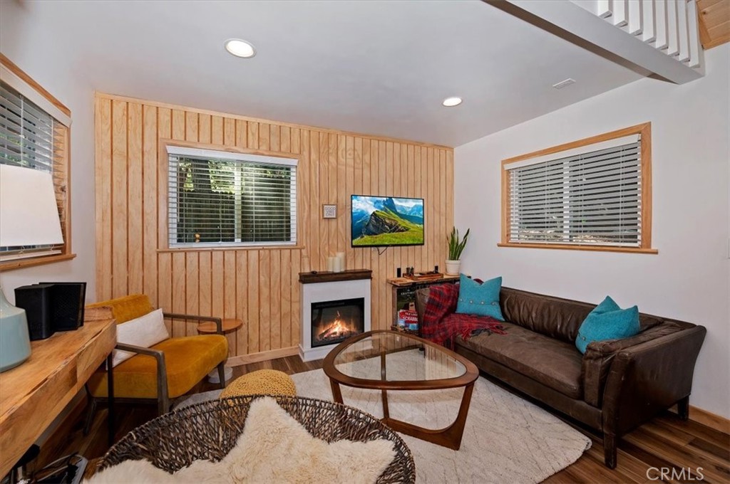 669 Knoll Property Photo 7