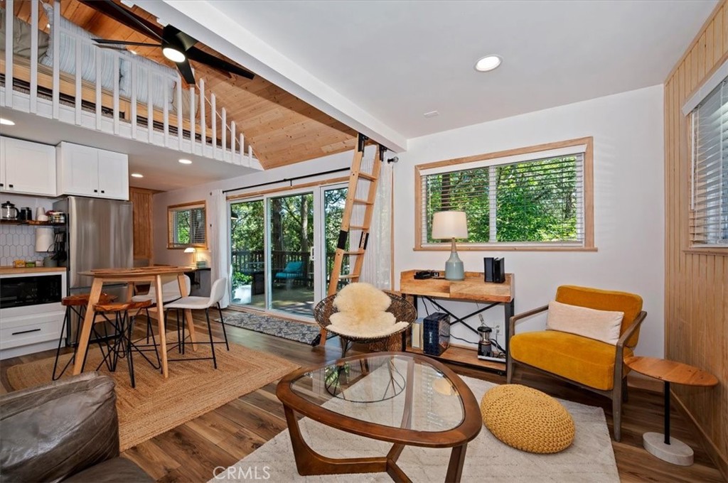 669 Knoll Property Photo 8