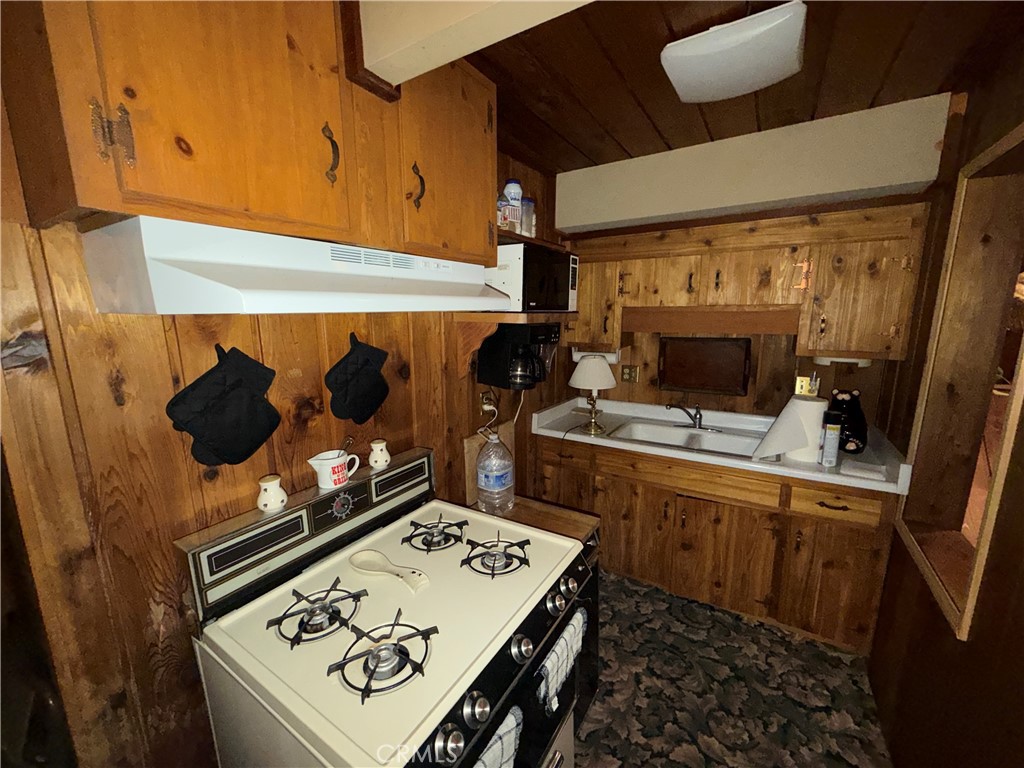679 Pinnacle Property Photo 8