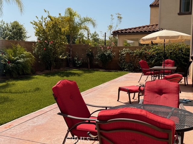4665 S Flagstone Avenue Property Photo 8