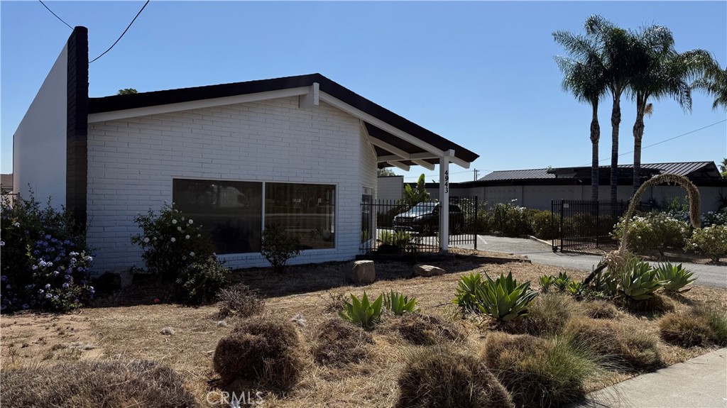 4943 La Sierra Avenue Property Photo 4