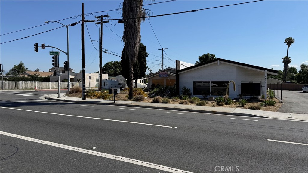 4943 La Sierra Avenue Property Photo 6