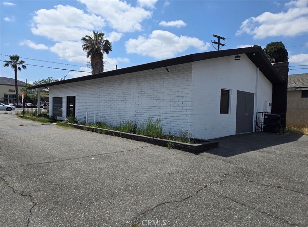 4943 La Sierra Avenue Property Photo 7