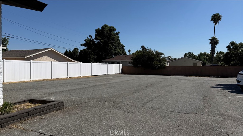 4943 La Sierra Avenue Property Photo 11