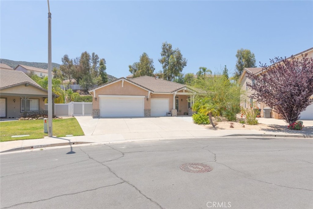 27707 Blue Mesa Property Photo 3