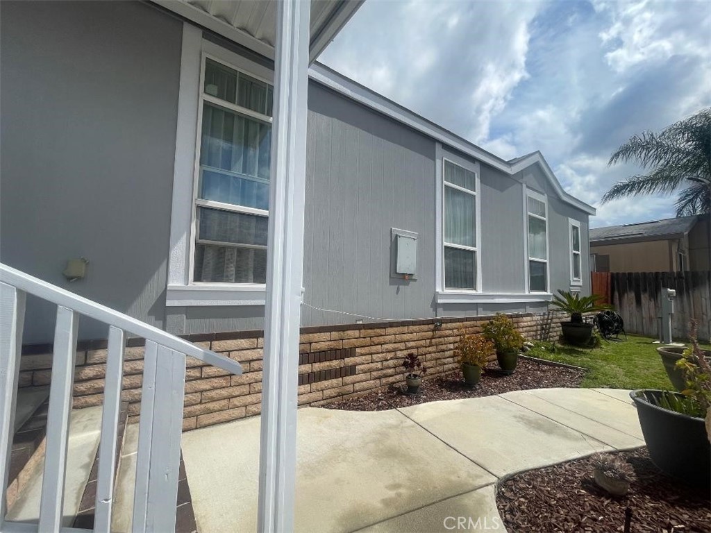 17333 Valley 71e Property Photo 4