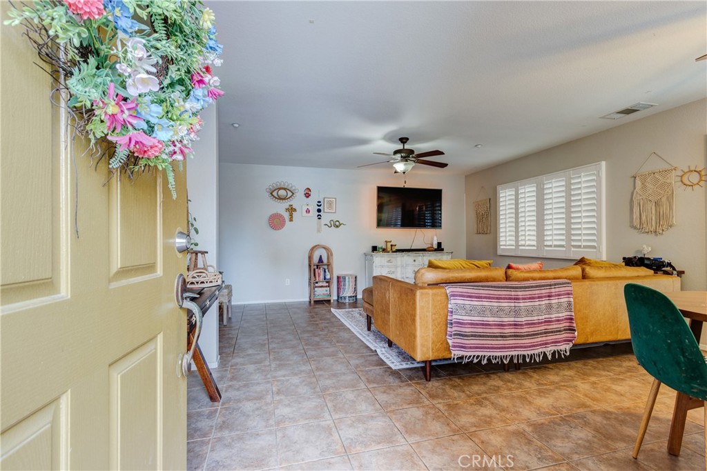 25866 Iris C Property Photo 3