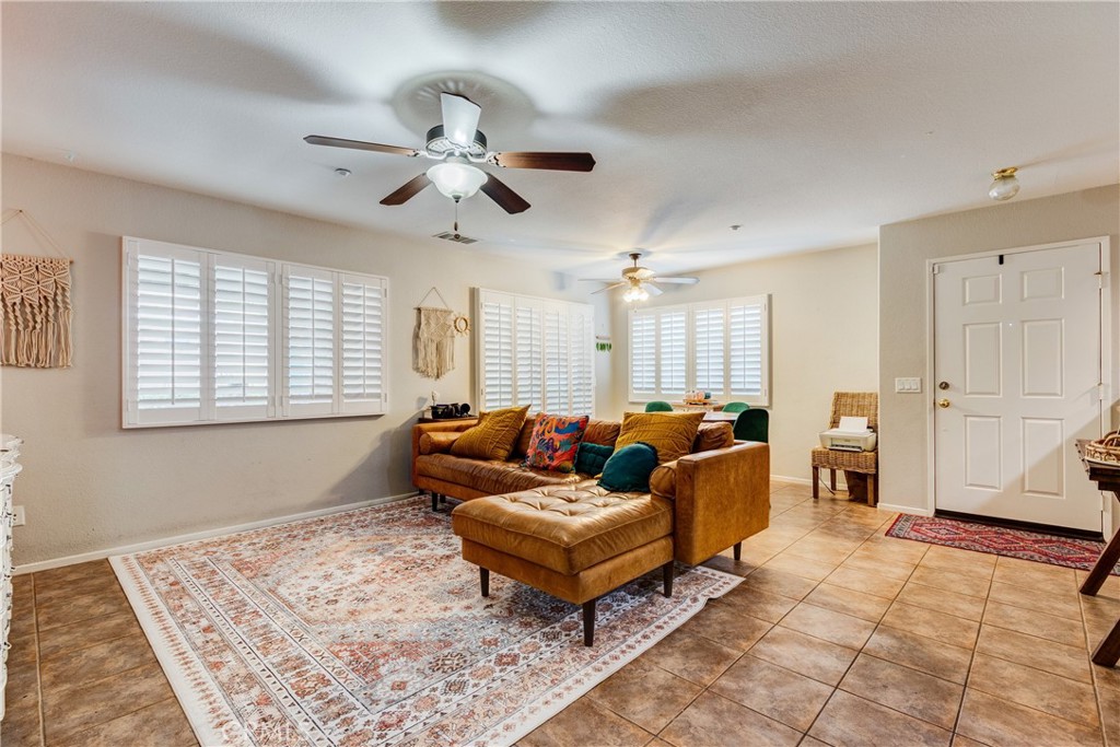 25866 Iris C Property Photo 4