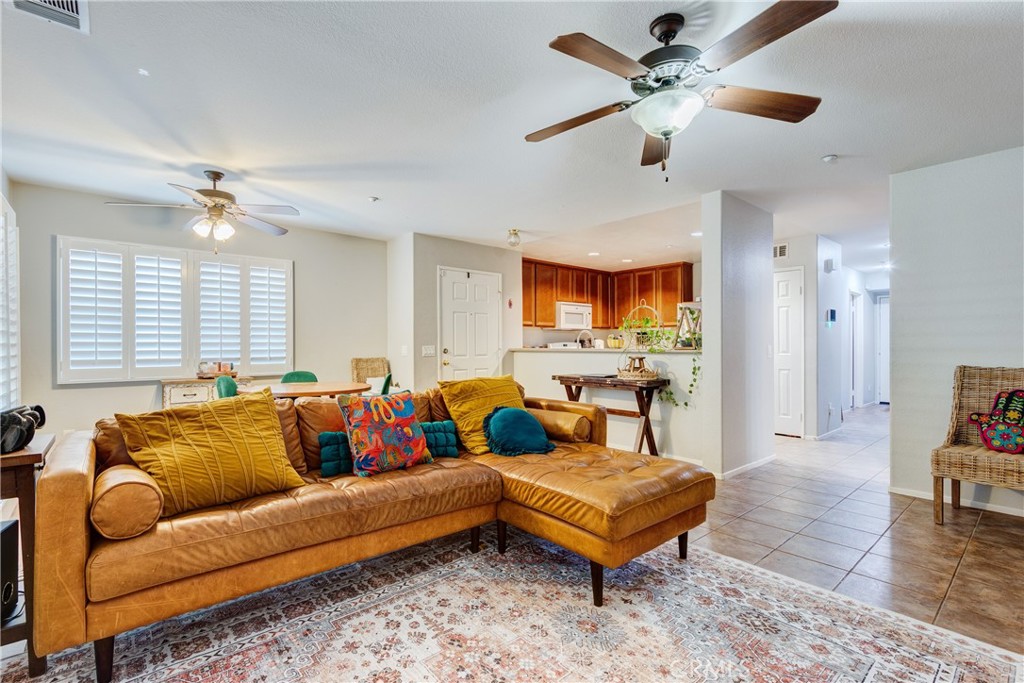 25866 Iris C Property Photo 5