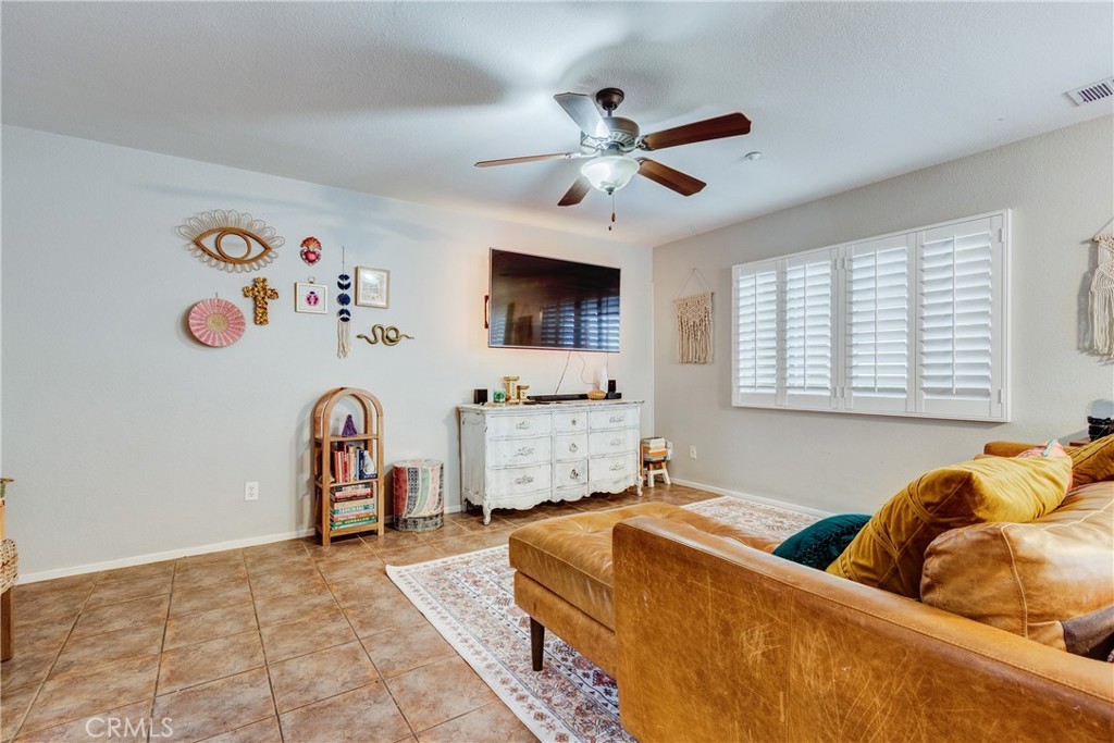 25866 Iris C Property Photo 6