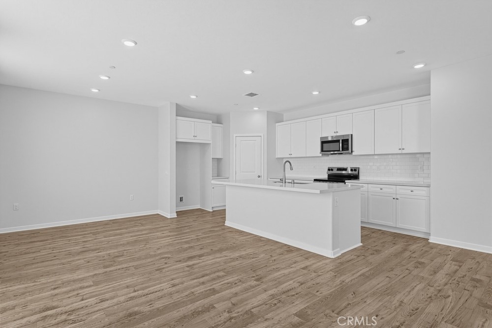 9568 Glenmore Forest Drive Property Photo 2