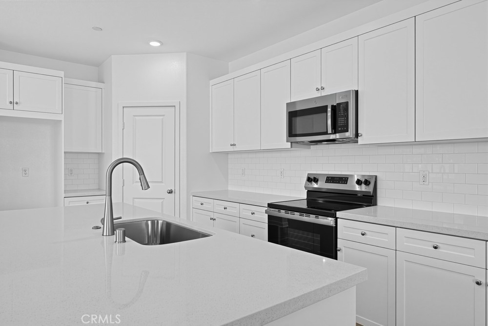 9568 Glenmore Forest Drive Property Photo 11