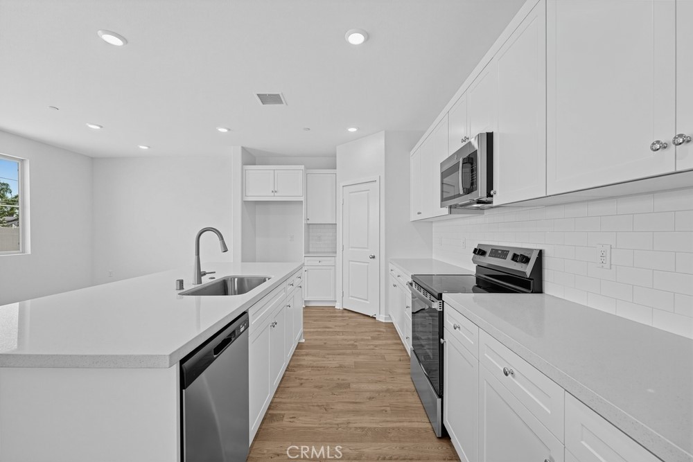 9568 Glenmore Forest Drive Property Photo 12