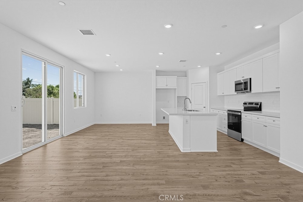 9568 Glenmore Forest Drive Property Photo 13
