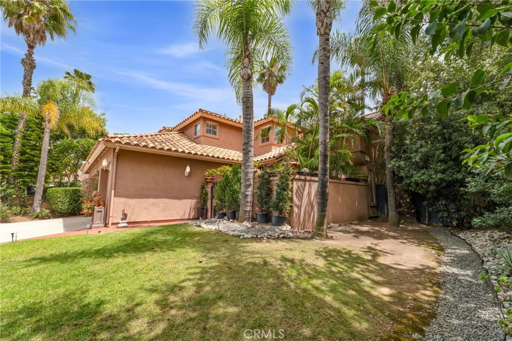 933 La Salle Circle Property Photo 3