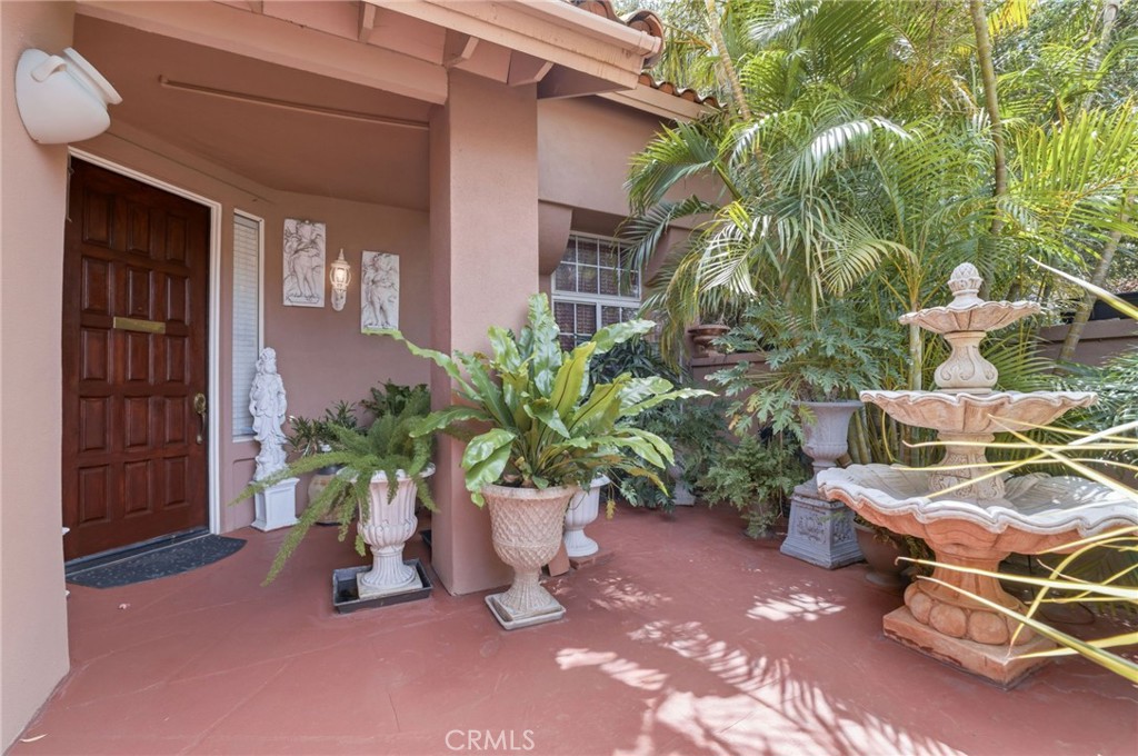 933 La Salle Circle Property Photo 4