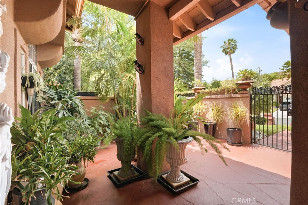 933 La Salle Circle Property Photo 6