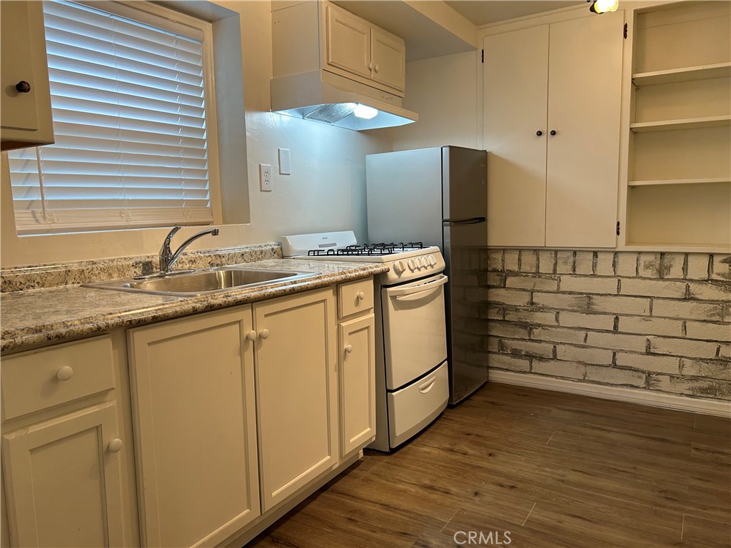 2726 View Drive Property Photo 8
