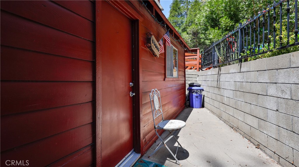23683 Manzanita Property Photo 5