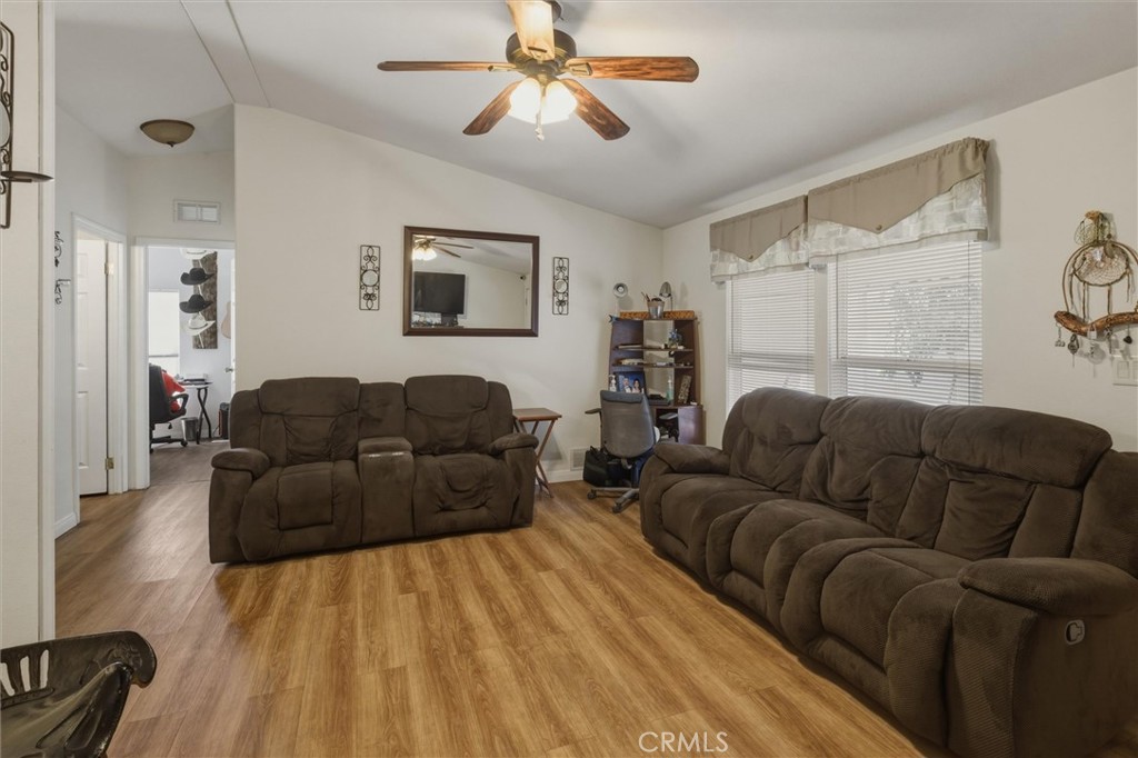 1117 Redwood Avenue 17 Property Photo 6