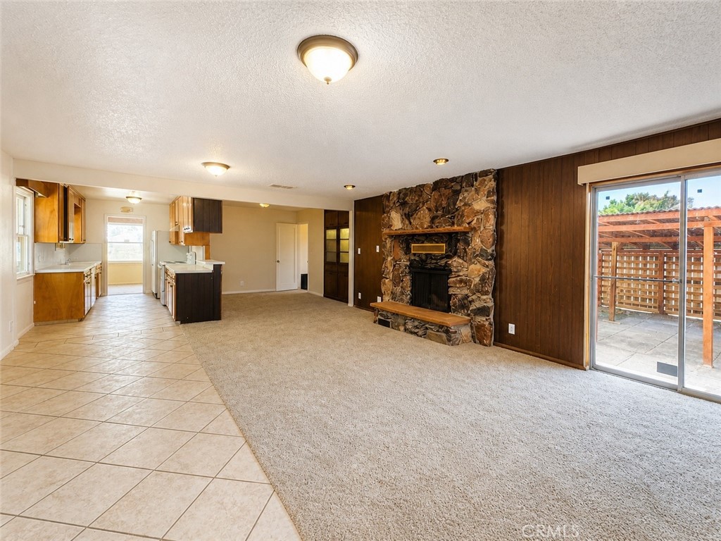 325 N Sanders Street Property Photo 2