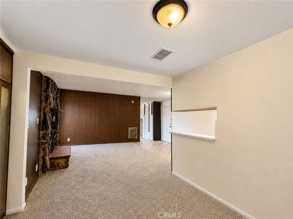 325 N Sanders Street Property Photo 3
