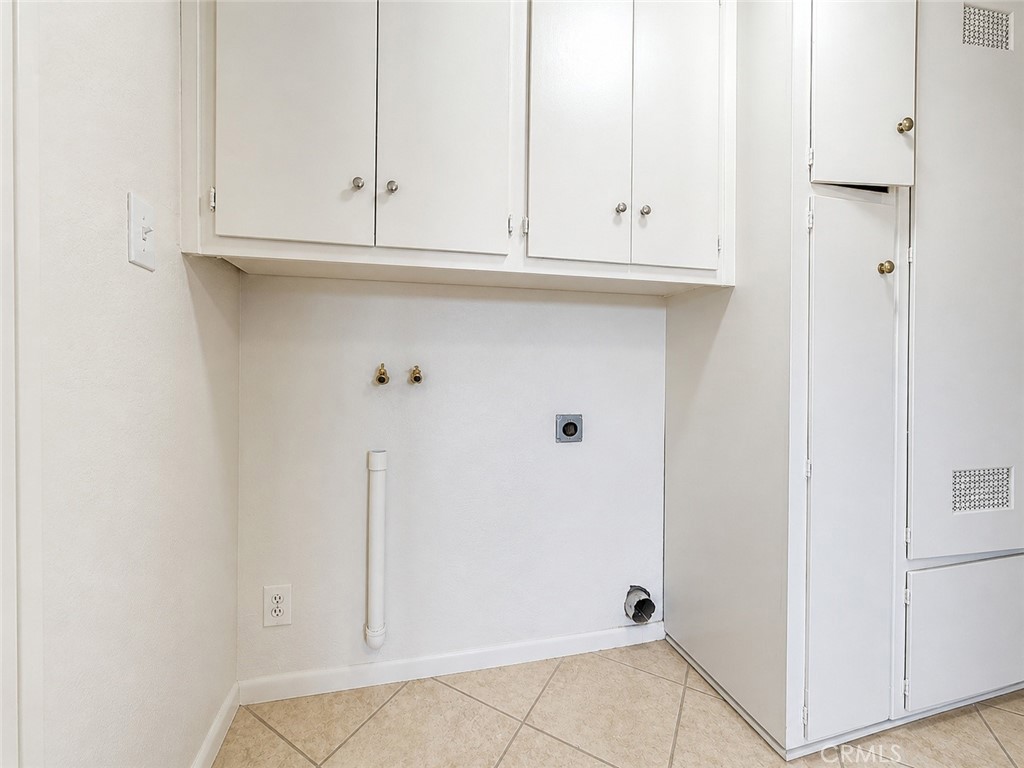 325 N Sanders Street Property Photo 10