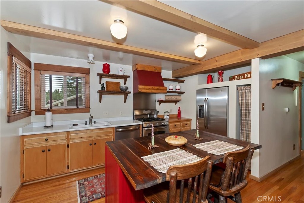 929 Andrew Property Photo 3