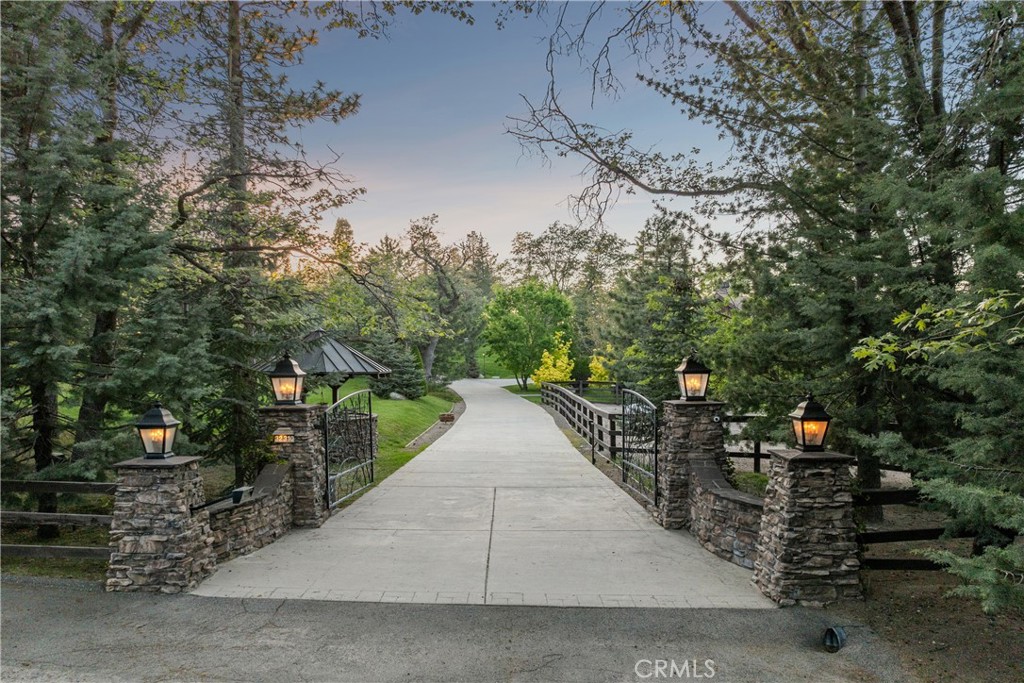 32310 Hummingbird Court Property Photo 2