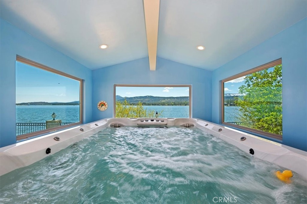 39085 North Shore Drive Property Photo 10