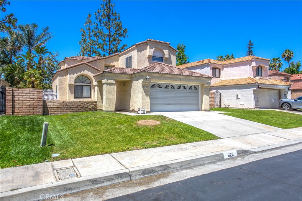 1125 Via Nice Property Photo 2
