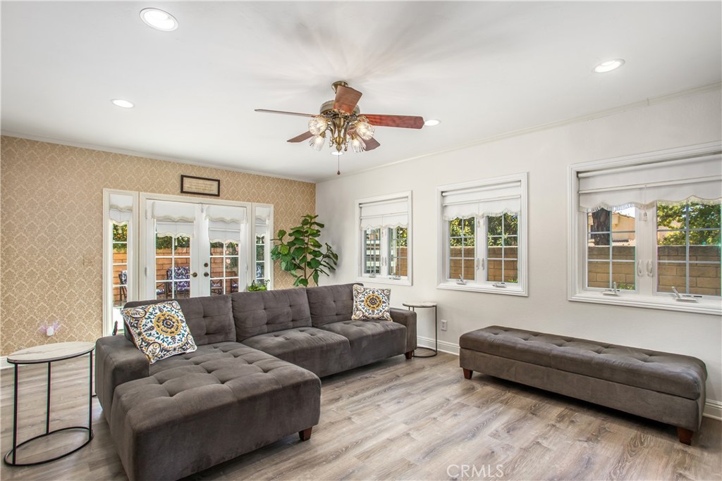 1125 Via Nice Property Photo 12