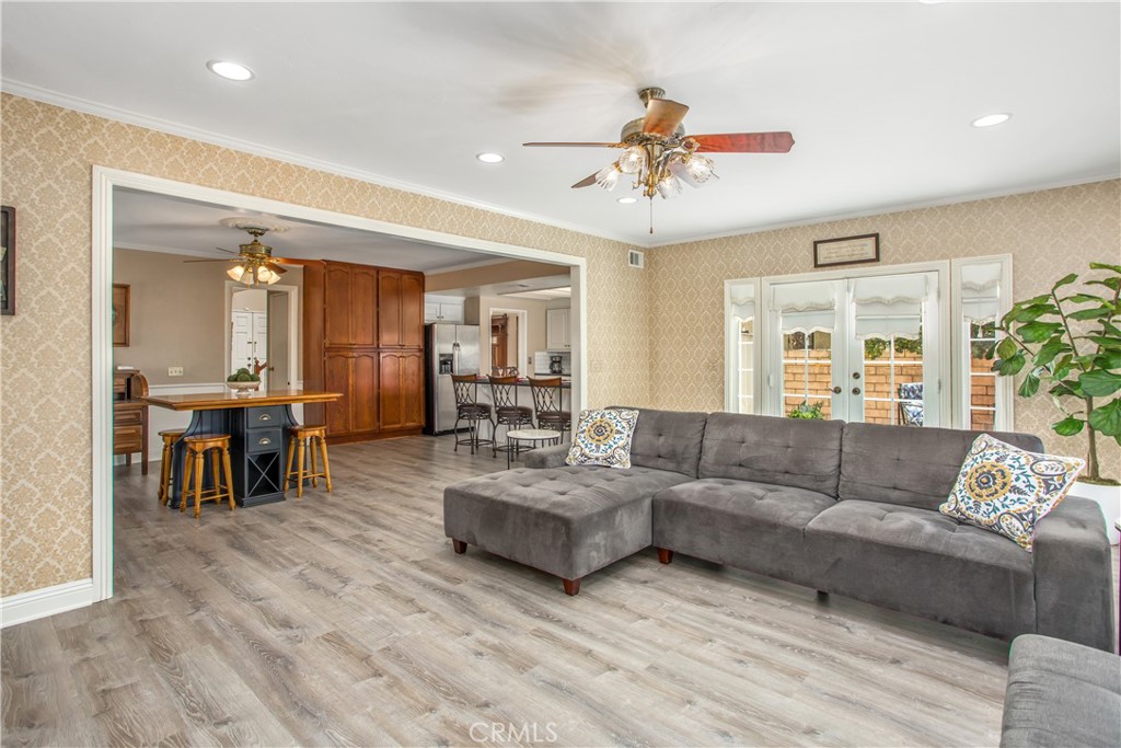 1125 Via Nice Property Photo 13