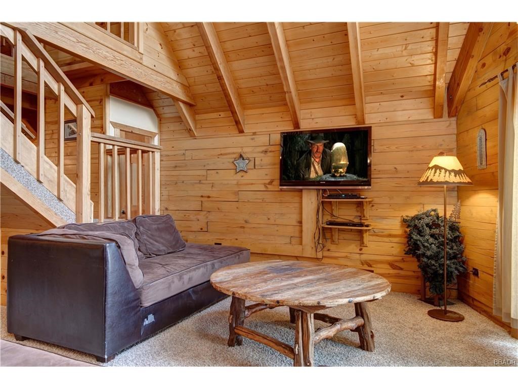39697 Lake Drive Property Photo 5